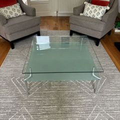 Glass coffee table, like new.