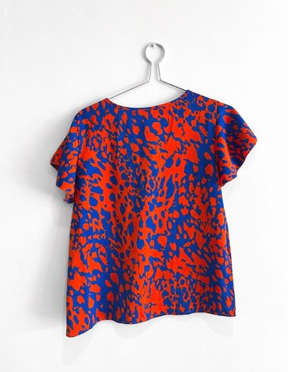 Pre Owned Cobalt Blue & Orange Abstract Print Flutter Sleeve Top