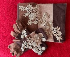 Alice Hannah Scarf and Glove Set(new)
