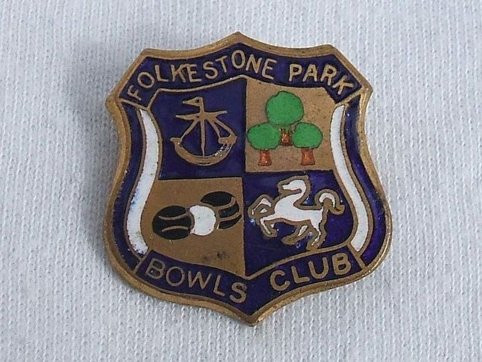 FOLKSTONE PARK BOWLS CLUB (Kent) - enamel bowling badge (c.1960's). Excellent condition.