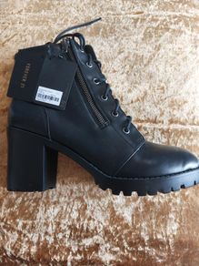 Boots size 7