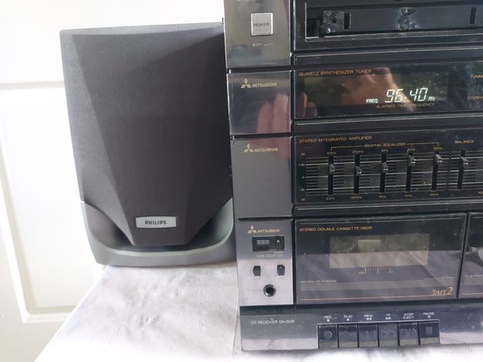 Mitsubishi Music Centre, Model DA-60R, Radio, CD, Tape, Phono, Aux, 2 Philips speakers included, in good condition for its age