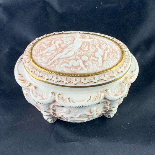 Vintage porcelain bowl with Cherubs