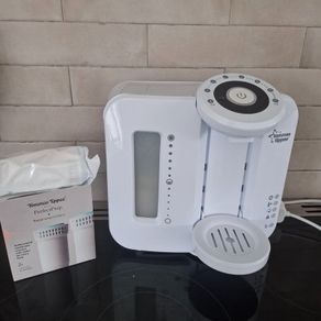 Tommee Tippee Bottle Maker, Filter & 2 x bottles