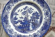 Lot of Old Collectors Wall Hanging Plates no chips or cracks, PRICE IS FOR 1 Postal Available or Collection