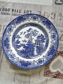 Lot of Old Collectors Wall Hanging Plates no chips or cracks, PRICE IS FOR 1 Postal Available or Collection