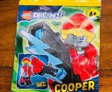 lego dreamzzz Cooper Minifigure with Giga-shooter