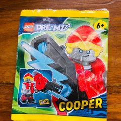 lego dreamzzz Cooper Minifigure with Giga-shooter