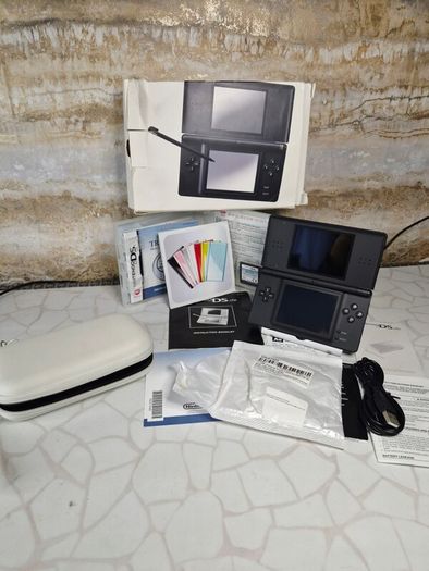Ds black boxed