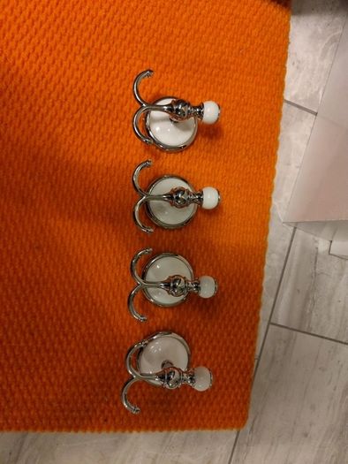 robe hook x 4