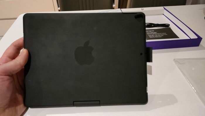 Targus Versatype 4-in-1 Keyboard Case for iPad 8th/7th gen 10.2 inch also fits iPad Air 10.5 inch and iPad Pro 10.5 inch - Used, in very good condition.