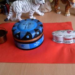 2 trinket boxes
