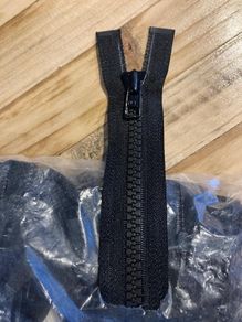 50 x black zips