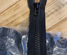 50 x black zips
