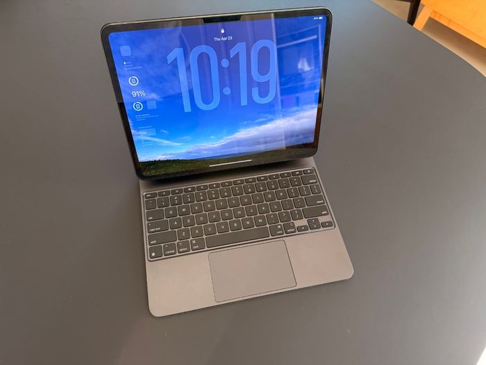 Apple Magic Keyboard for 13 inch iPad Pro