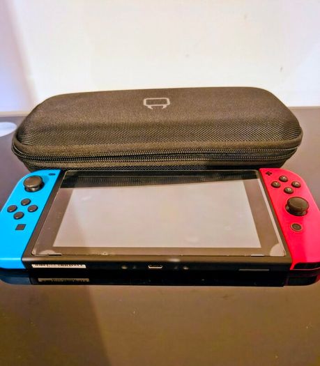 Nintendo Switch V2 - Excellent Condition + 2 Games + Case