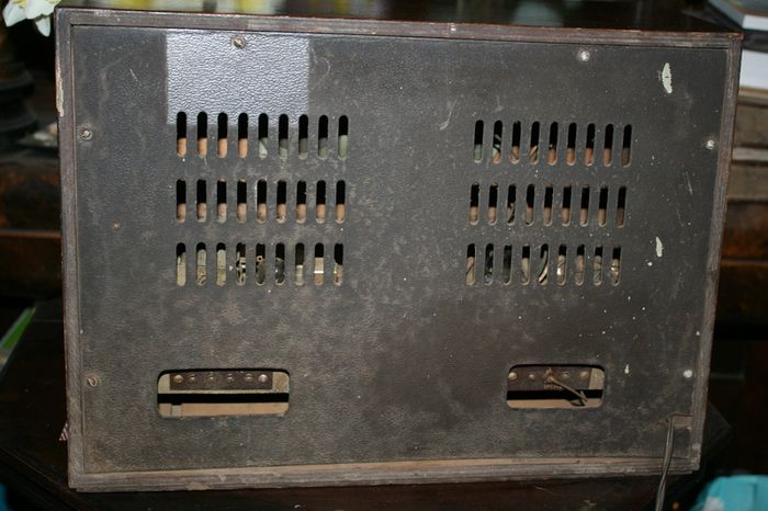 Antique Radio (In working order )