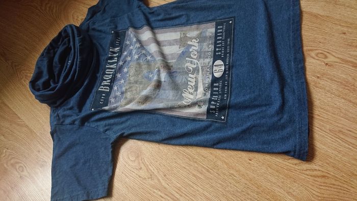 Navy Top New York. Age 12-13