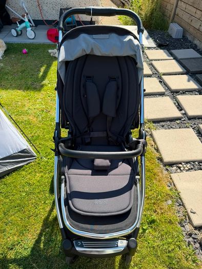 Mamas & Papas Flip3 Travel System Stroller  and Carrycot