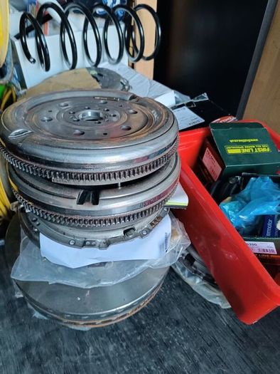 Car parts, of all kinds (clutches, pressure plates, discs, shock absorbers, etc.)