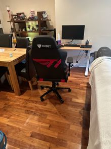 Secret Lab Titan XL Pro-Gaming Chair with SKT T1 logo