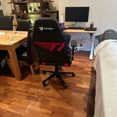 Secret Lab Titan XL Pro-Gaming Chair with SKT T1 logo