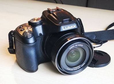 Panasonic Lumix DMC-FZ72 / 60x Optical Zoom / 64GB