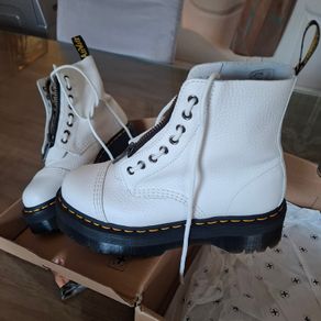 Dr. MARTENS weir boots
