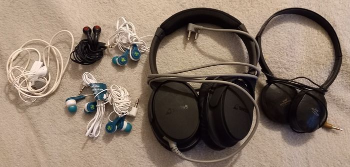 7 pairs of headphones brand new