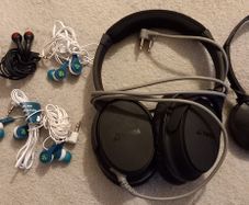 7 pairs of headphones brand new