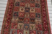 Fine Bakhtiari Persian Rug | Hand-Knotted Wool | 162 x 251 cm / 5'4" x 8'3"