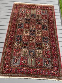 Fine Bakhtiari Persian Rug | Hand-Knotted Wool | 162 x 251 cm / 5'4" x 8'3"