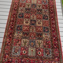 Fine Bakhtiari Persian Rug | Hand-Knotted Wool | 162 x 251 cm / 5'4" x 8'3"