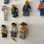 lego mixed minifigures x 13 Image 3
