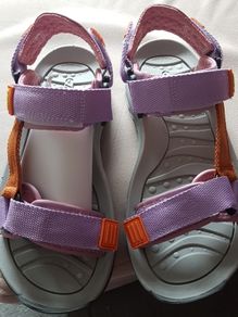 Girls sandles size 4
