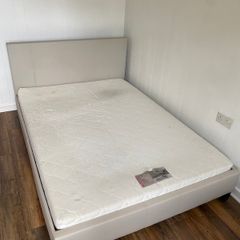 Bedframe and mattress