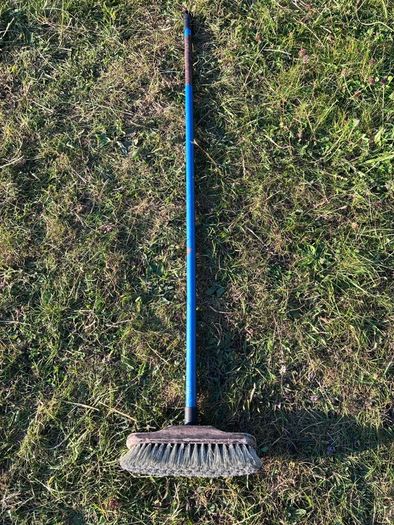 Floor brush