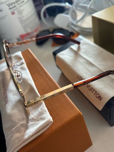 Lv gold Attitude glasses/sunglasses