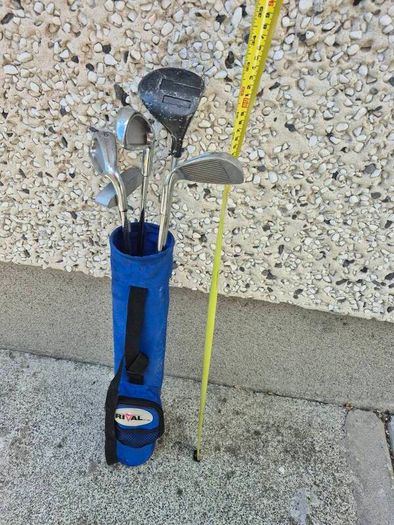 Rival kids golf set with 5 clubs and bag.