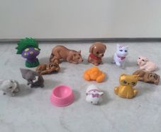 11 Animal figures and 2 accessories