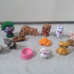 11 Animal figures and 2 accessories