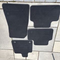 STILL AVAILABLE -volvo xc40 genuine mats..