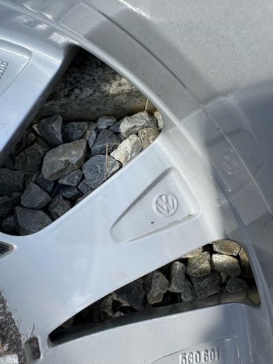 Genuine R16 Volkswagen alloys & tyres