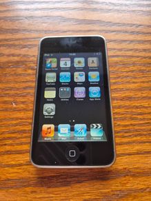 Apple iPod Touch 2nd Gen - Screen Perfect - Fully Working