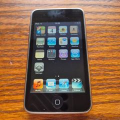 Apple iPod Touch 2nd Gen - Screen Perfect - Fully Working