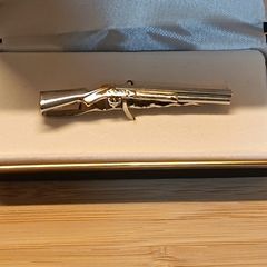 Tie pin