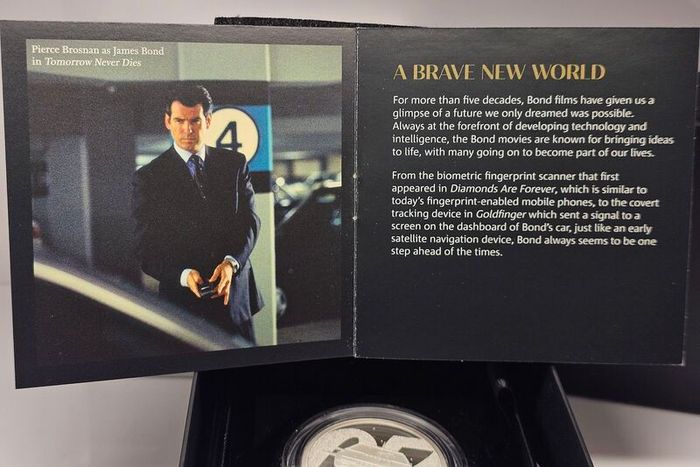 Royal Mint 2020 Silver Proof. 999 2oz Silver 5 Pounds Pay Attention 007 in Original Holder with COA