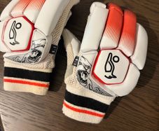 Left handed batting gloves kookaburra beast 5.1
