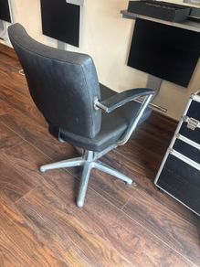 salon chairs x9