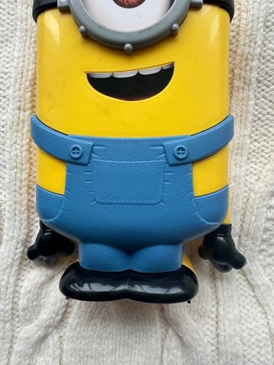 Despicable Me Minions Case  Stuart Used Please look at the pictures Used PLease look at the pictures